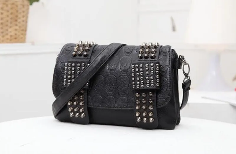 Fashion Women Black Leather Messenger Bags Fashion Vintage Messenger Cool Skull Rivets Shoulder Bags