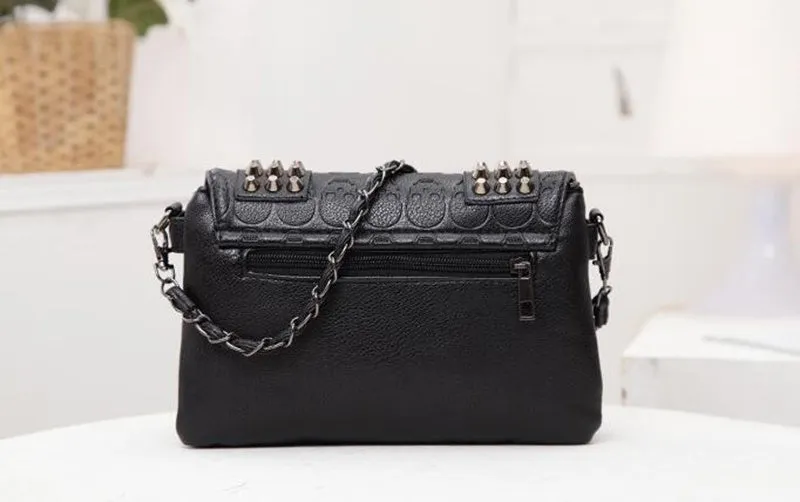 Fashion Women Black Leather Messenger Bags Fashion Vintage Messenger Cool Skull Rivets Shoulder Bags